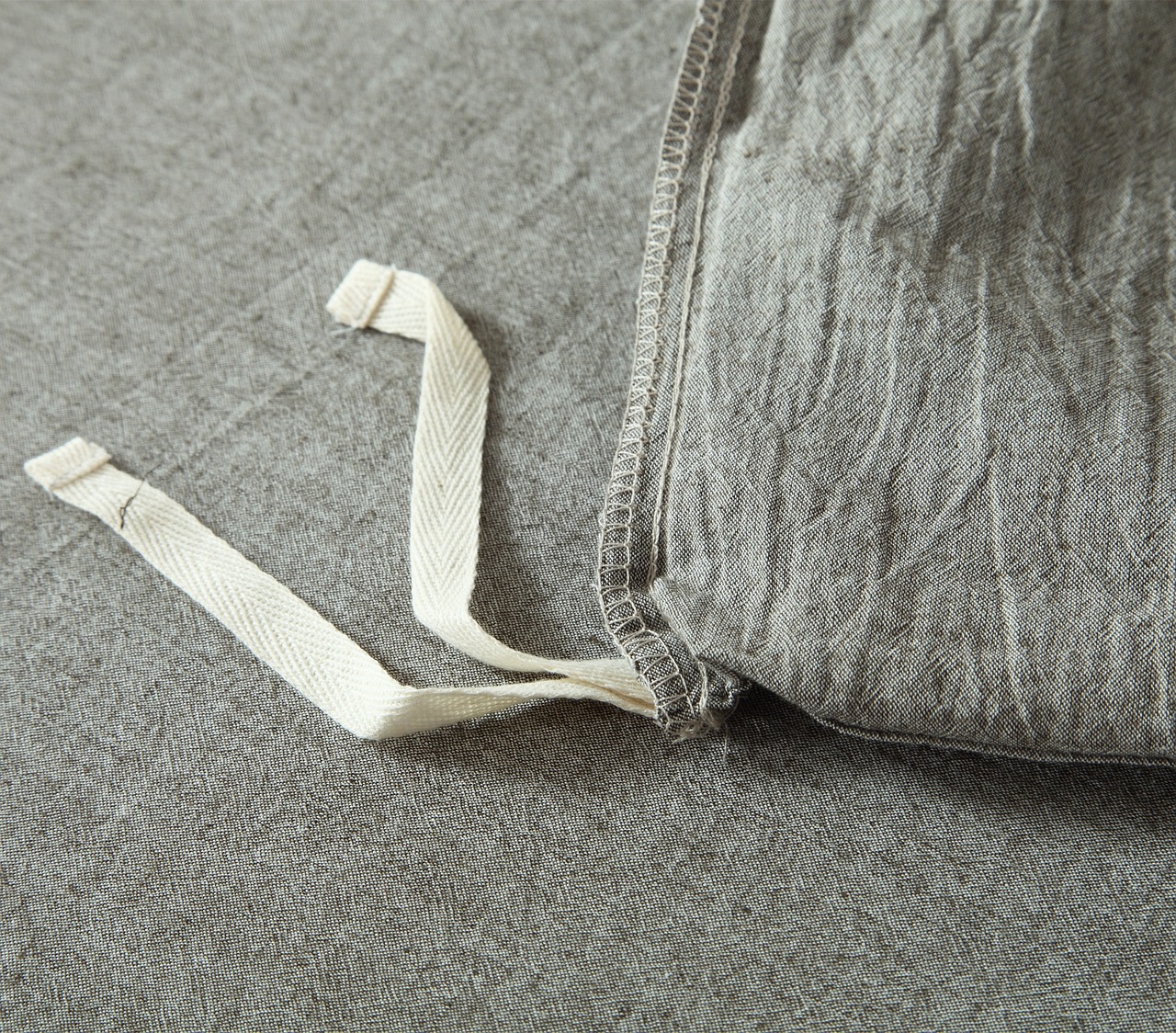 LIENEN is strong, lightweight textile made from the natural bast fibers of the flax plant